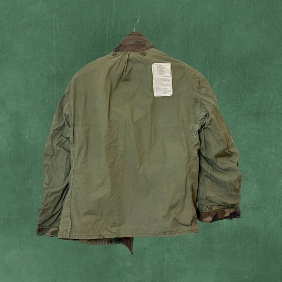 U.S. Army M-65 Cold Weather Field Coat & Hood w/ Woodland Camo Pattern (Large) - Picture 15 of 16